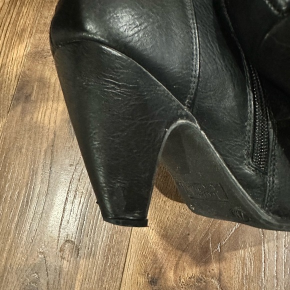 Black Jessica Cline boot - Picture 6 of 6